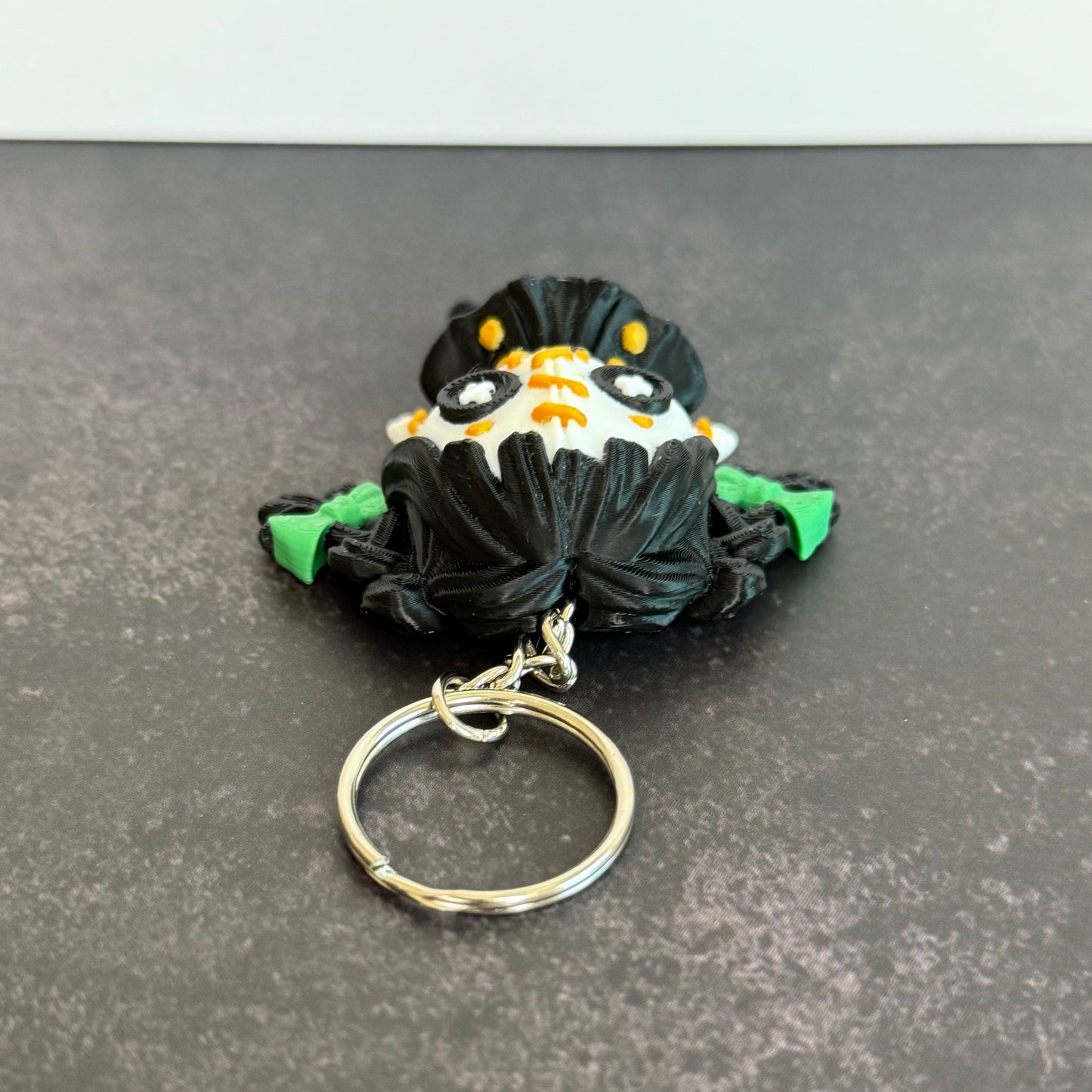 Creepy Doll Keychain - Haunted Doll Bag Charm , Spooky Horror Accessory, Gothic Keychain Gift, Halloween Scary Keyring