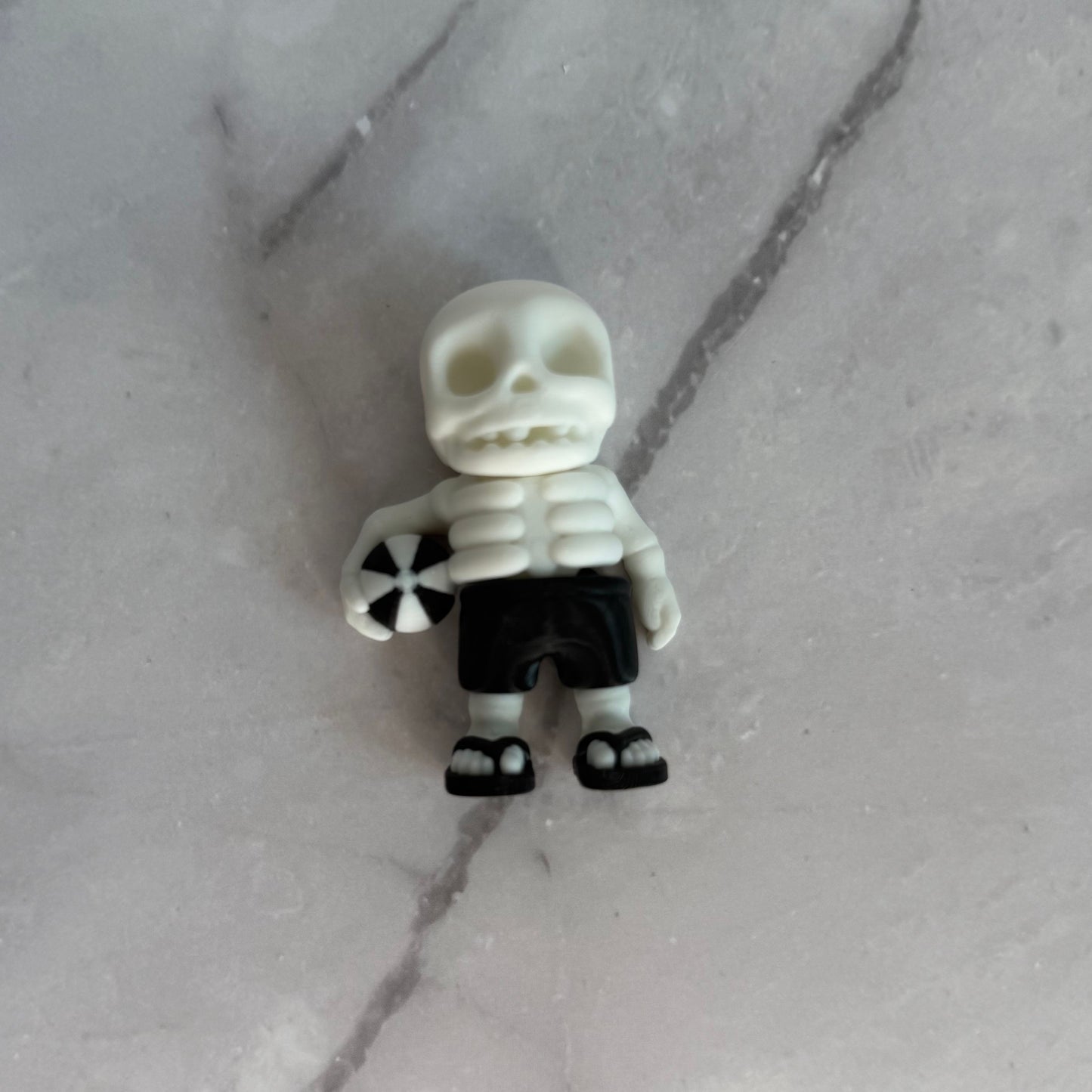 Mini Gothic Beach Skeleton – 3D Printed Spooky Coastal Decor