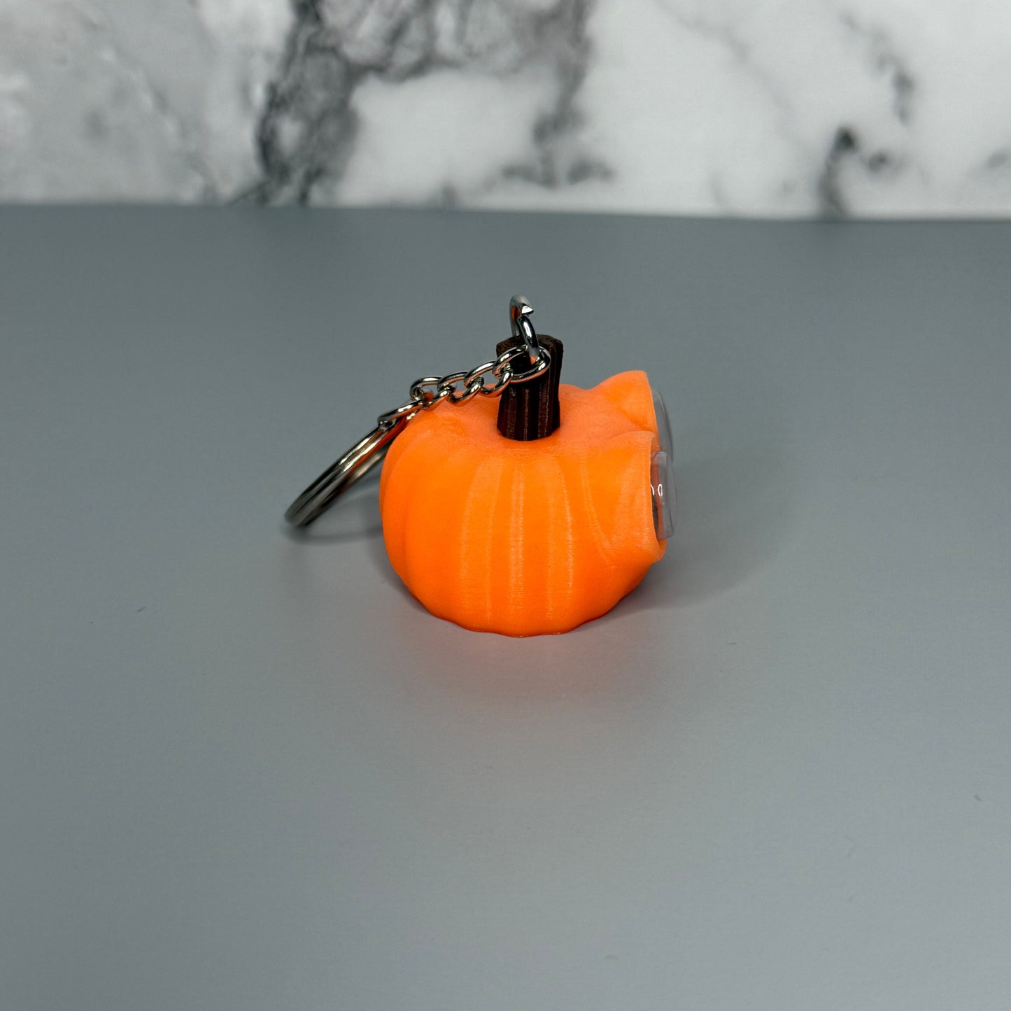 Glow in the Dark Pumpkin Keychain with Googly Eyes – Cute Halloween Accessory