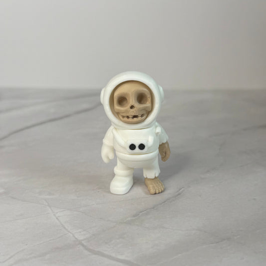 Mini Skeleton Astronaut – 3D Printed Spooky Space Figurine, Creepy Sci-Fi Decor