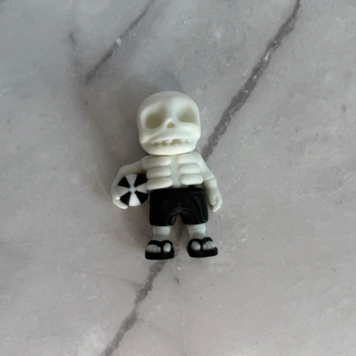 Mini Gothic Beach Skeleton – 3D Printed Spooky Coastal Decor