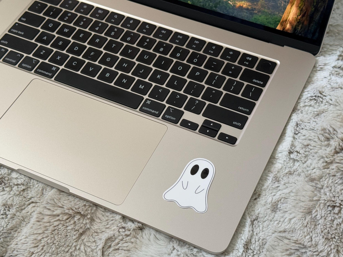 Ghost Vinyl Sticker – Cute Minimalist Ghost Decal – Halloween Sticker for Laptop, Water Bottle, Phone, and More – Spooky Decor
