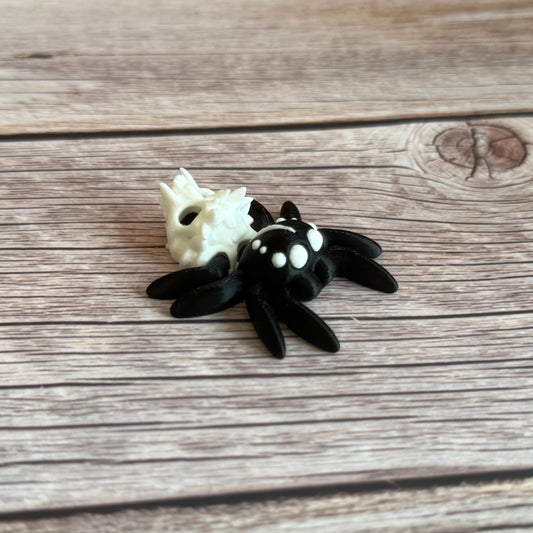 Mini 3D Printed Skull Spider – Creepy Articulated Halloween Decor – Gothic Spider Figurine – Unique Creepy Gift