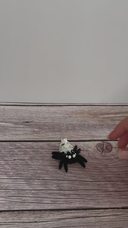 Mini 3D Printed Skull Spider – Creepy Articulated Halloween Decor – Gothic Spider Figurine – Unique Creepy Gift