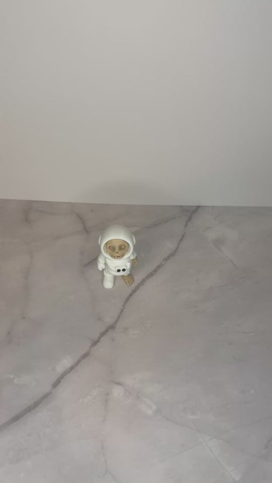 Mini Skeleton Astronaut – 3D Printed Spooky Space Figurine, Creepy Sci-Fi Decor